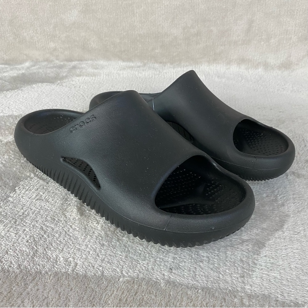 Crocs Mellow Slide Recovery Sandals Men 8 Women 10 Black Cushion Foam Beach NEW
